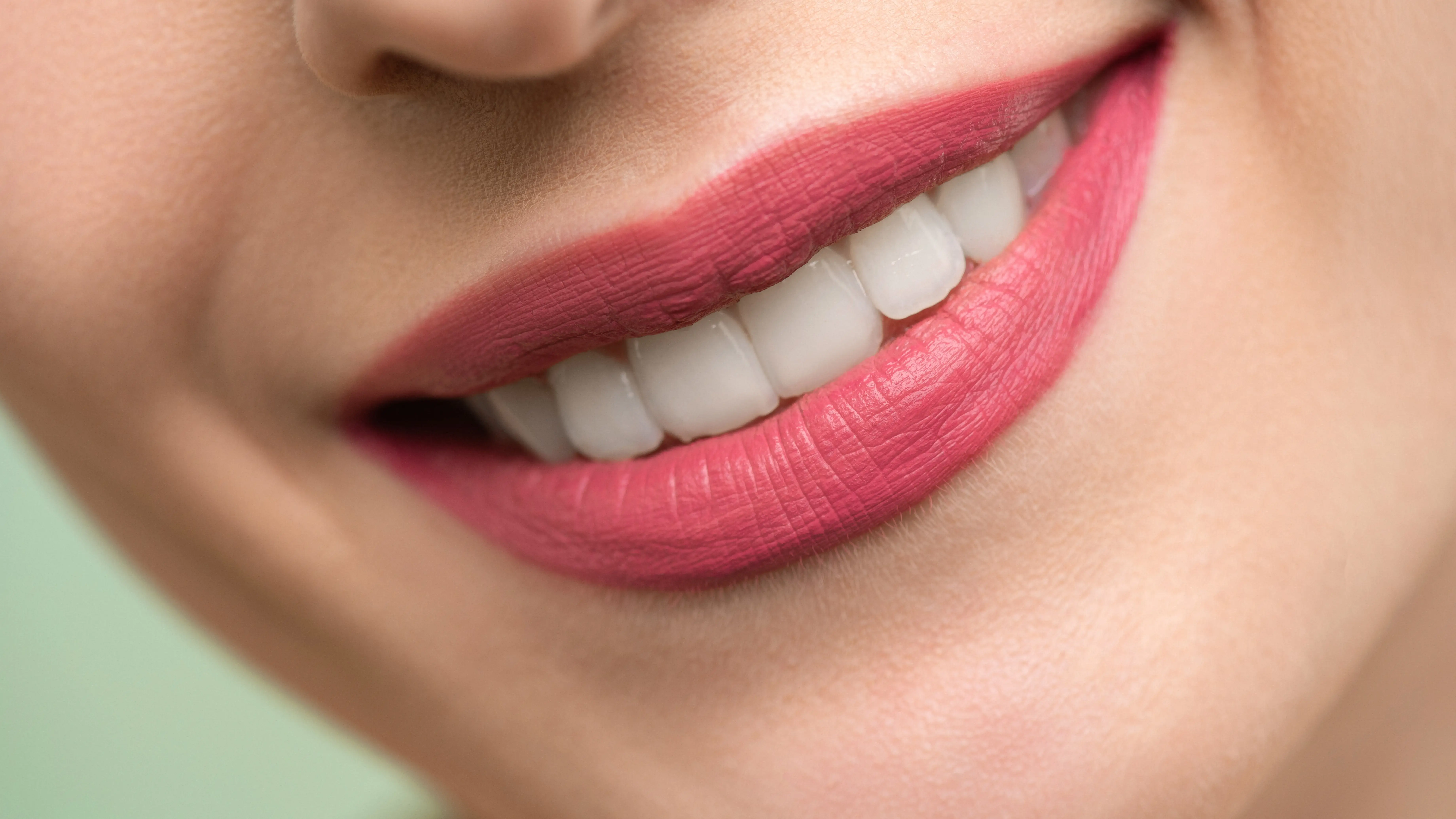 Sonrisa con los dientes blancos