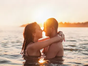 Pareja en el agua Pareja en el agua