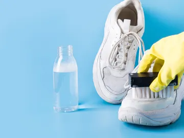 Limpiando zapatillas de deporte Limpiando zapatillas de deporte