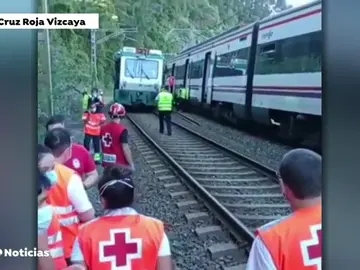 Los pasajeros de un tren de cercanías se queden parados a más de 35 grados antes de llegar a la estación de Arrigorriaga Los pasajeros de un tren de cercanías se queden parados a más de 35 grados antes de llegar a la estación de Arrigorriaga