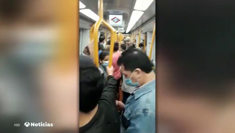 Los usuarios de Metro de Madrid piden mayor afluencia de trenes para evitar contagios de coronavirus 