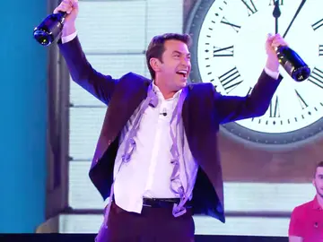 ¿Ya es 2021 en ‘¡Ahora caigo!’? Arturo Valls sorprende celebrando la Nochevieja por anticipado ¿Ya es 2021 en ‘¡Ahora caigo!’? Arturo Valls sorprende celebrando la Nochevieja por anticipado