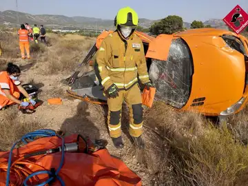 Un herido grave y cuatro leves en un accidente entre Sax y Salinas. Un herido grave y cuatro leves en un accidente entre Sax y Salinas.