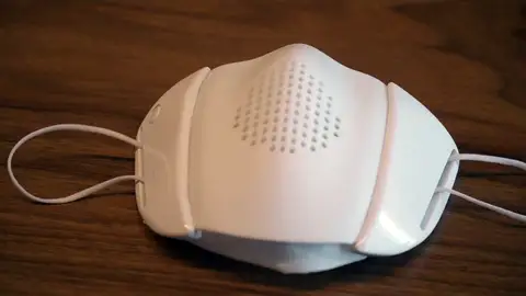 Una empresa japonesa inventa una mascarilla capaz de traducir conversaciones en ocho idiomas Una empresa japonesa inventa una mascarilla capaz de traducir conversaciones en ocho idiomas