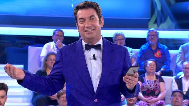 La reacción de Arturo Valls tras el retoque que le han hecho: 