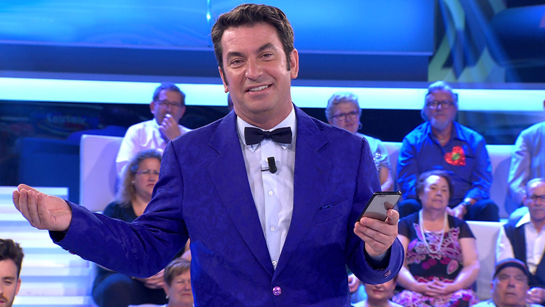 La reacci&oacute;n de Arturo Valls tras el retoque que le han hecho: "&iquest;Se ha pasado o qu&eacute;?"