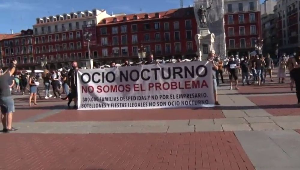 Los hosteleros de Valladolid protestan contra las nuevas medidas para evitar el contagio de coronavirus 