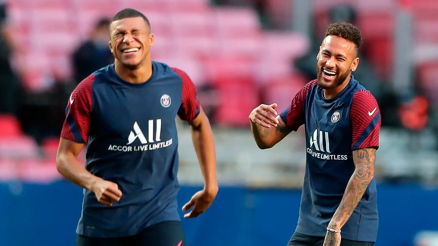 Mbapp&eacute; bromea con Neymar