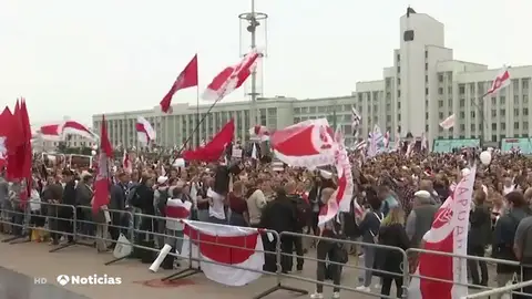 Una marea de manifestantes recorre las calles de Bielorrusia en una nueva protesta contra Alexandr Lukashenko Una marea de manifestantes recorre las calles de Bielorrusia en una nueva protesta contra Alexandr Lukashenko