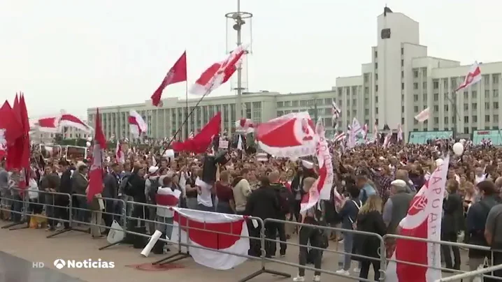 Una marea de manifestantes recorre las calles de Bielorrusia en una nueva protesta contra Alexandr Lukashenko