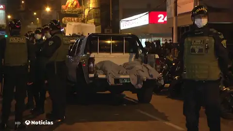 Mueren 13 jóvenes por una avalancha en una fiesta ilegal en Perú cuando llegó la Policía Mueren 13 jóvenes por una avalancha en una fiesta ilegal en Perú cuando llegó la Policía