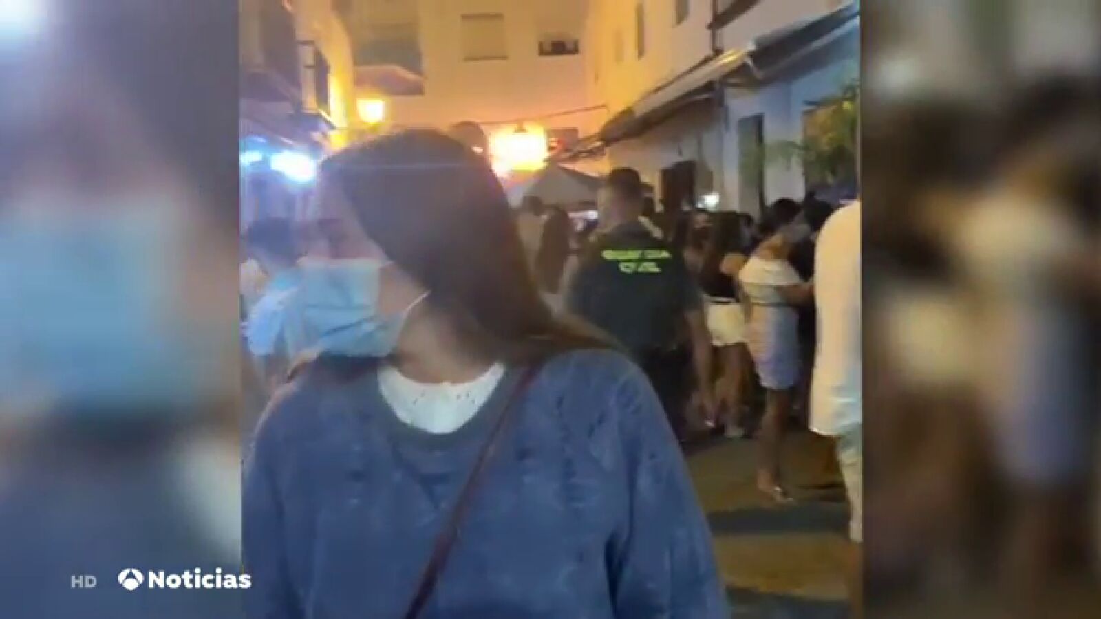 Aglomeraciones en las zonas de bares de Tarifa sin ninguna distancia de seguridad