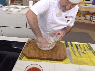 Karlos Arguiñano nos enseña a hacer una masa de espelta perfecta para hacer pizzas en casa