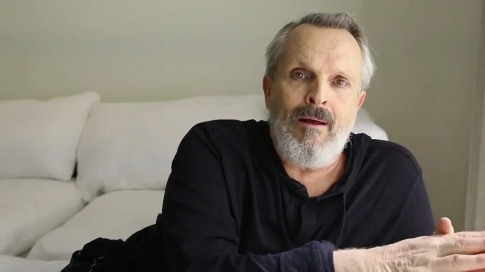 Miguel Bosé, sobre una futura vacuna frente al coronavirus: "Si es obligatoria, comienzo a sospechar y creo que hay algo dictatorial detrás" Miguel Bosé, sobre una futura vacuna frente al coronavirus: "Si es obligatoria, comienzo a sospechar y creo que hay algo dictatorial detrás"