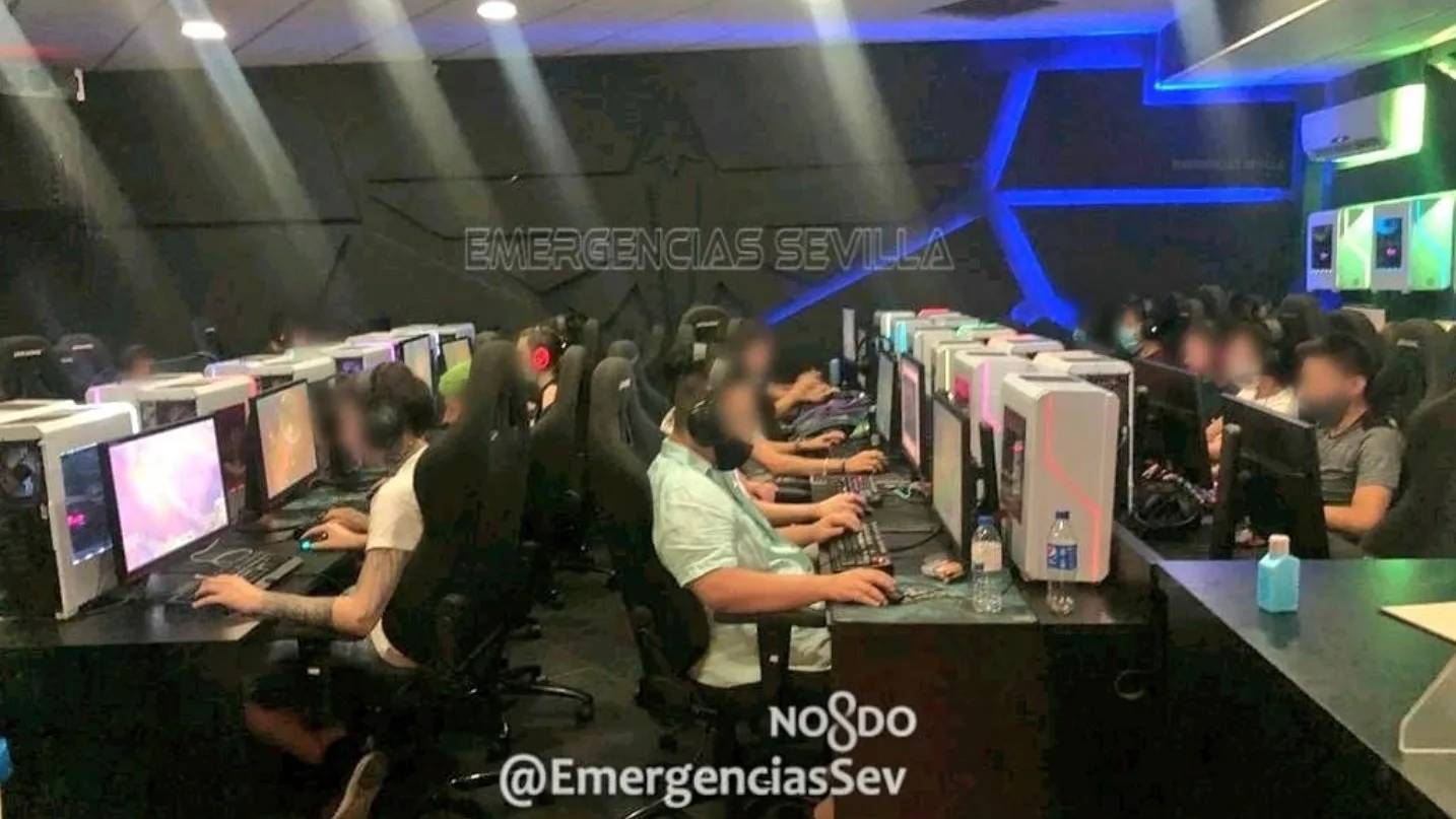 Desalojan a 28 personas de un local de videojuegos donde no se guardaba la distancia social contra el coronavirus Desalojan a 28 personas de un local de videojuegos donde no se guardaba la distancia social contra el coronavirus