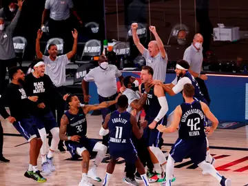 Luka Doncic celebra la victoria tras su triple ante los Clippers Luka Doncic celebra la victoria tras su triple ante los Clippers
