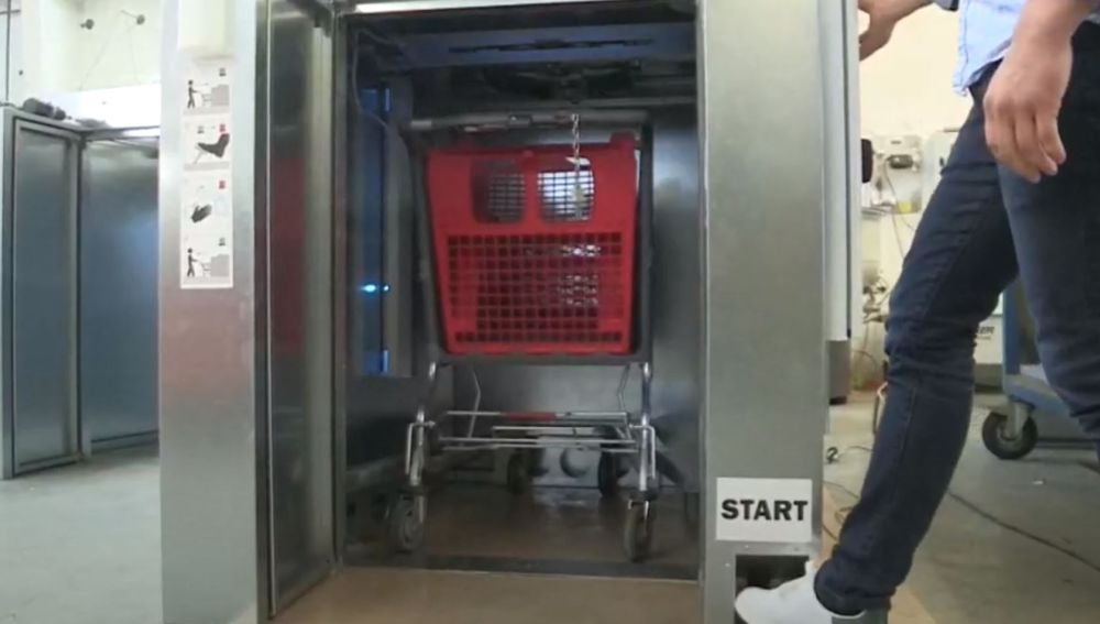 Una empresa belga crea un 'microondas gigante' para desinfectar los carros del supermercado de coronavirus