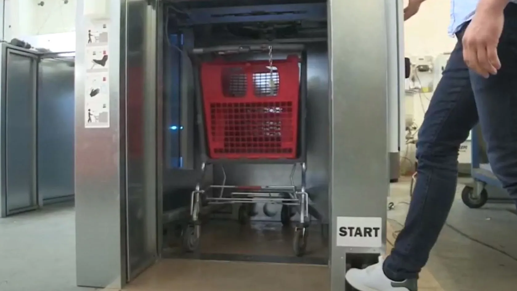 Una empresa belga crea un 'microondas gigante' para desinfectar los carros del supermercado de coronavirus