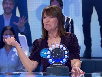 La picaresca de Mabel Lozano: asegura que sólo se sabe una canción para acabar ganando a Lara Dibildos en ‘La pista’ La picaresca de Mabel Lozano: asegura que sólo se sabe una canción para acabar ganando a Lara Dibildos en ‘La pista’