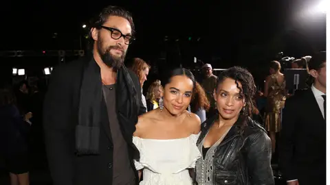 Jason Momoa, Zoe Kravitz y Lisa Bonet Jason Momoa, Zoe Kravitz y Lisa Bonet