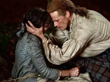 Caitriona Balfe y Sam Heughan como Claire y Jamie Fraser en 'Outlander' Caitriona Balfe y Sam Heughan como Claire y Jamie Fraser en 'Outlander'