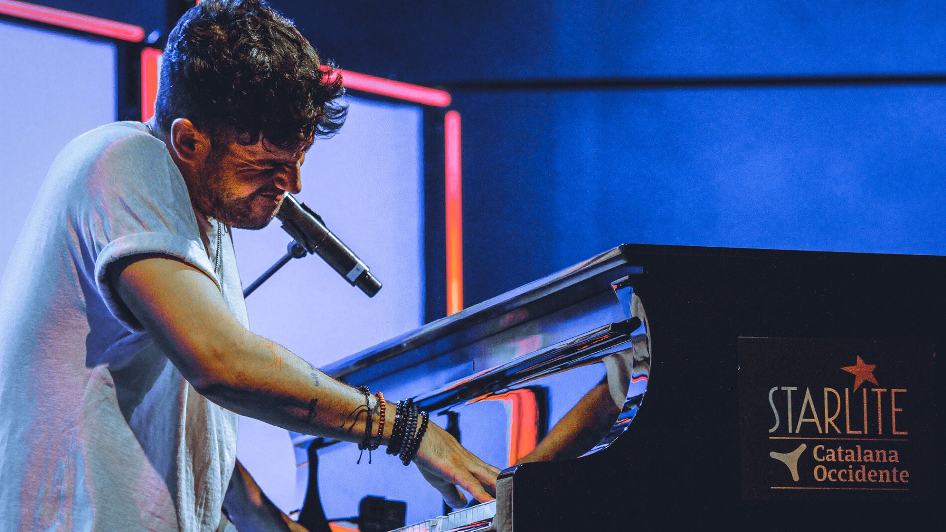 Pablo L&oacute;pez pinta de m&uacute;sica La Cantera de Starlite Catalana Occidente