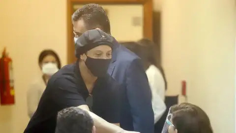 Ronaldinho queda en libertad tras seis meses detenido en Paraguay y podrá volver a Brasil Ronaldinho queda en libertad tras seis meses detenido en Paraguay y podrá volver a Brasil
