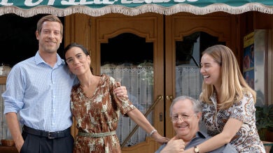Itziar Miranda, Manu Baqueiro y José Antonio Sayagués han querido sorprender a Paula Usero y Carol Rovira en su adiós
