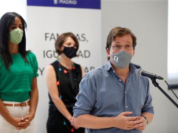 Almeida recomienda no salir a la calle a los vecinos de los barrios del sur de Madrid