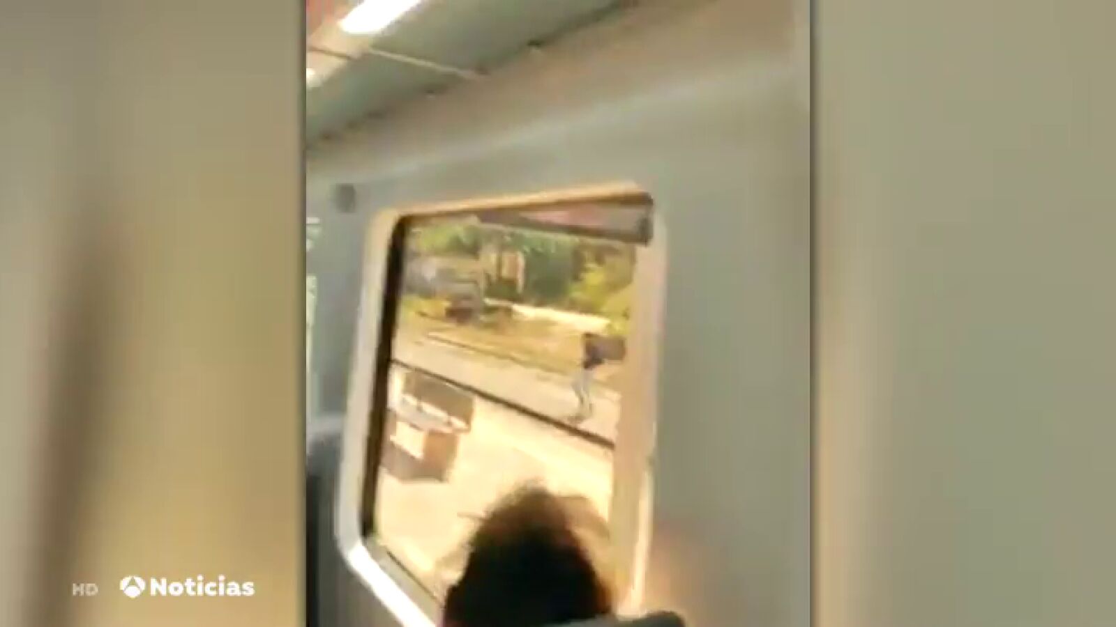 Un joven agrede a pedradas a un vigilante del tren de Barcelona tras pedirle que usara mascarilla
