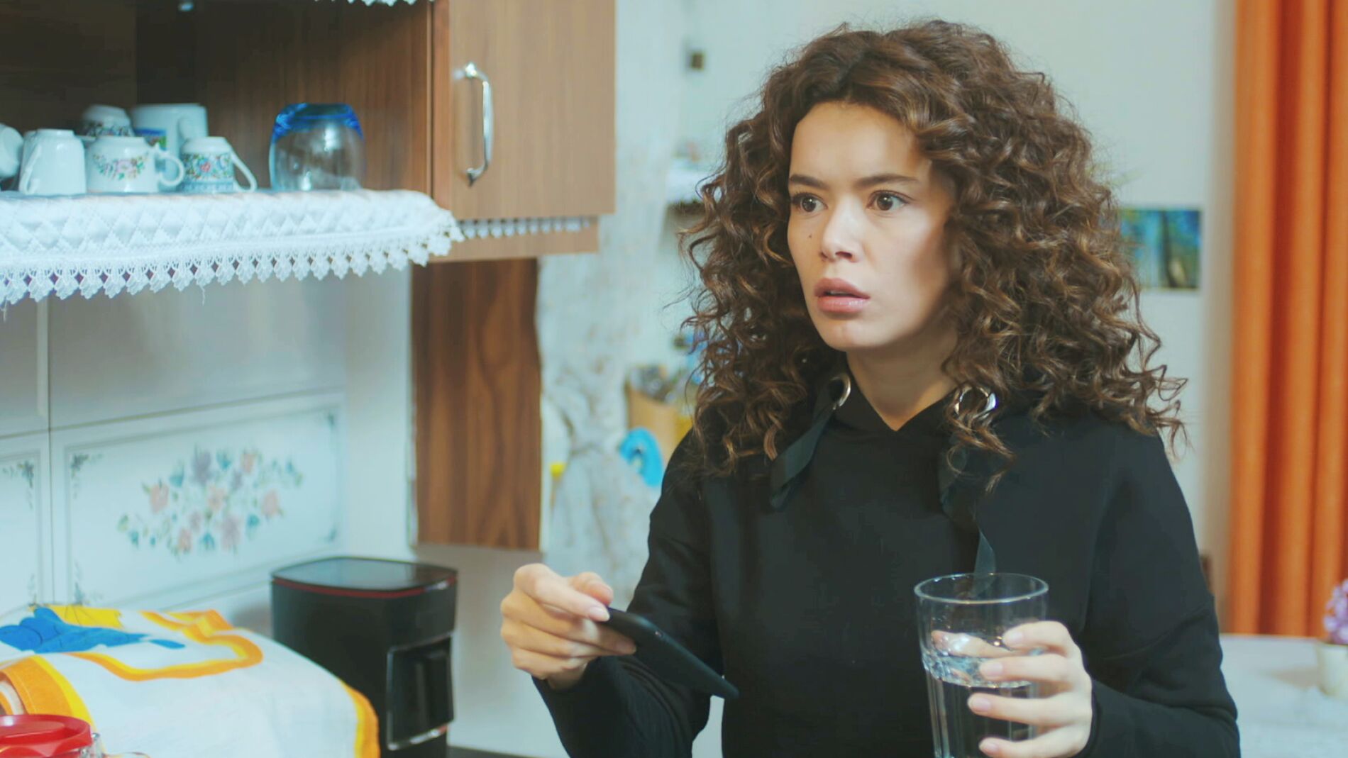 Yeliz descubre el gran secreto de Sirin tras la presunta muerte de Sarp