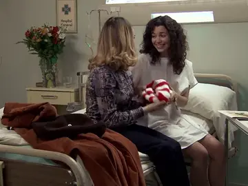'Amar es para siempre': Luisita se deshace en gestos de amor con Amelia 'Amar es para siempre': Luisita se deshace en gestos de amor con Amelia