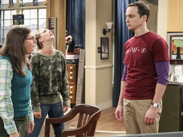 Mayim Bialik, Kaley Cuoco y Jim Parsons en 'The Big Bang Theory' Mayim Bialik, Kaley Cuoco y Jim Parsons en 'The Big Bang Theory'