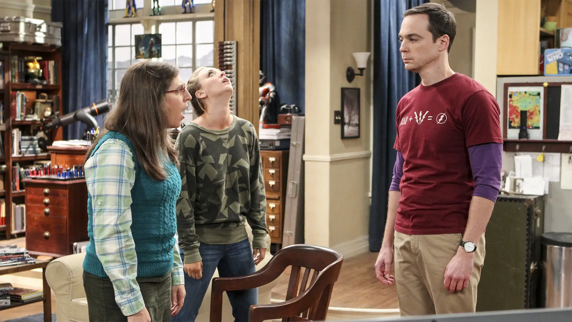 Mayim Bialik, Kaley Cuoco y Jim Parsons en 'The Big Bang Theory'
