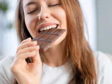 Comiendo chocolate Comiendo chocolate