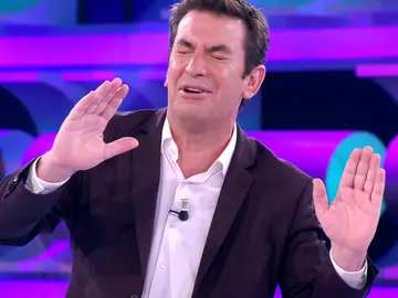 El divertido lapsus de Arturo Valls cuando estaba ‘regañando’ a los concursantes de ‘¡Ahora caigo!’ El divertido lapsus de Arturo Valls cuando estaba ‘regañando’ a los concursantes de ‘¡Ahora caigo!’