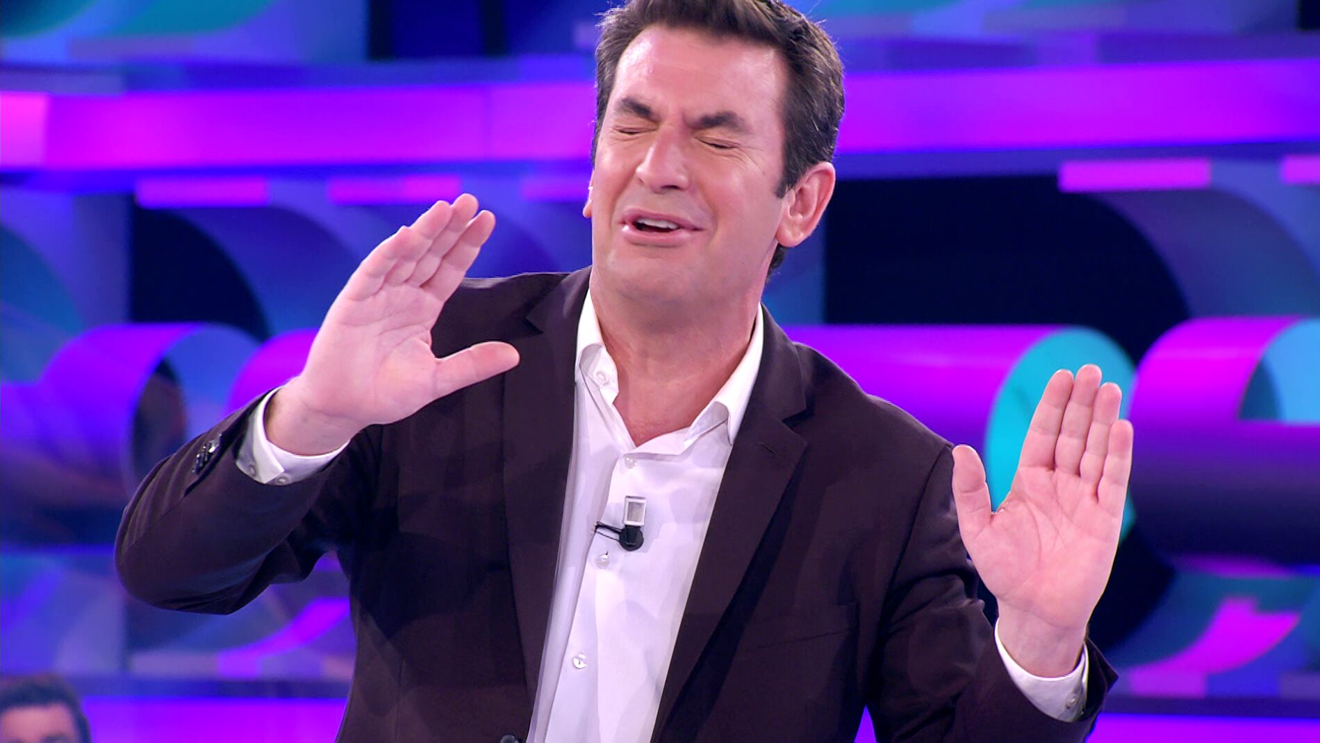 El divertido lapsus de Arturo Valls cuando estaba ‘regañando’ a los concursantes de ‘¡Ahora caigo!’