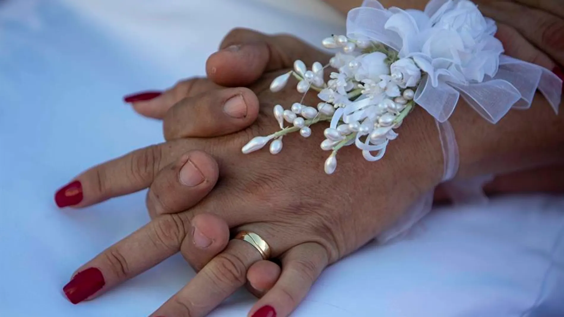 Celebran 50 bodas simultáneas y las retransmiten para visibilizar la crisis del sector nupcial en España Celebran 50 bodas simultáneas y las retransmiten para visibilizar la crisis del sector nupcial en España