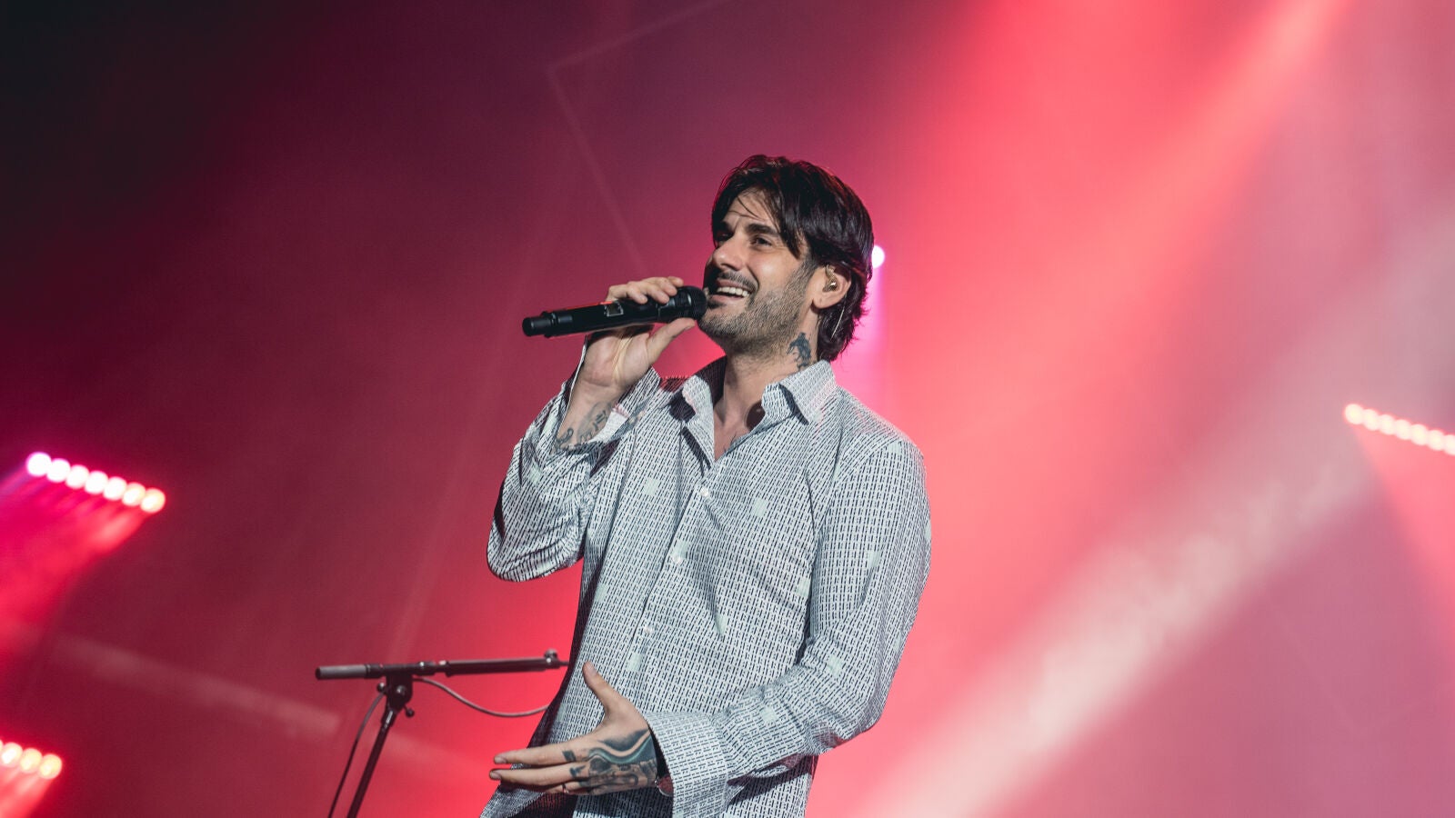 Melendi llena de esperanza el Auditorio de Starlite Catalana Occidente en su vuelta tras el confinamiento