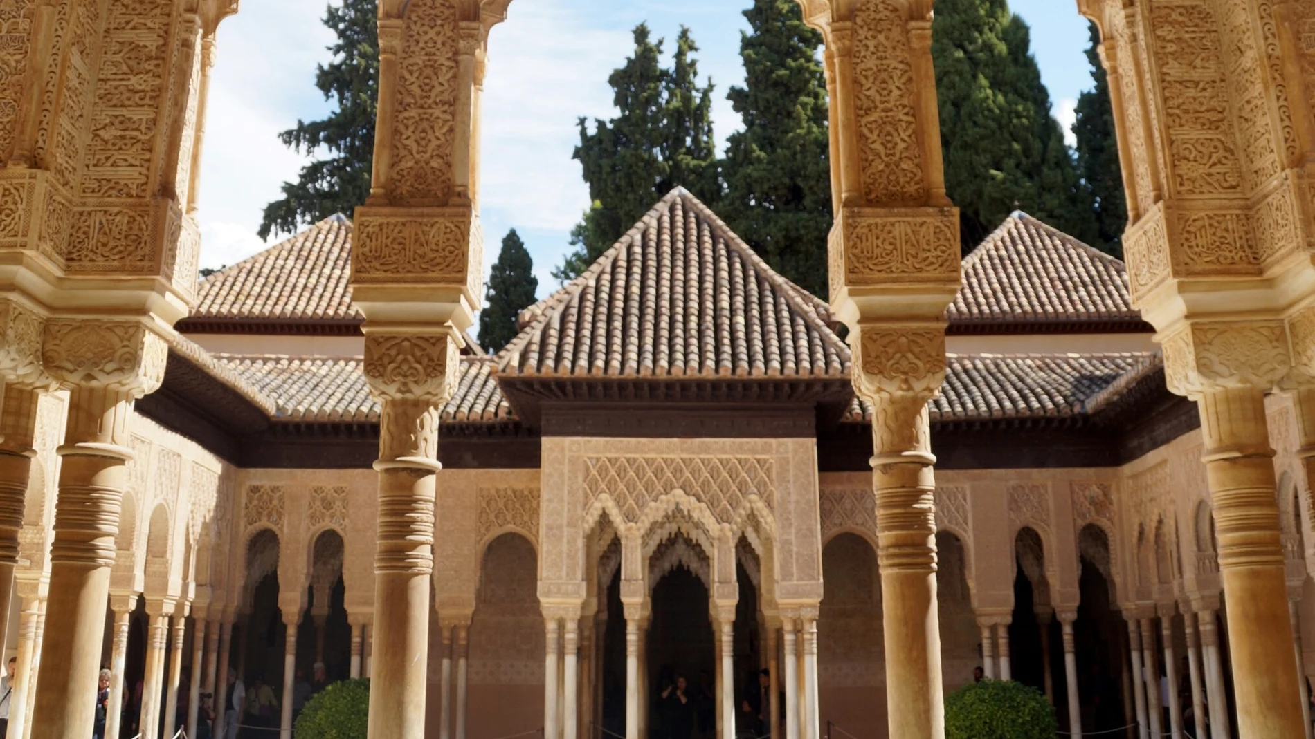Identifican detalles desconocidos en los templetes del patio de los Leones en la Alhambra Identifican detalles desconocidos en los templetes del patio de los Leones en la Alhambra