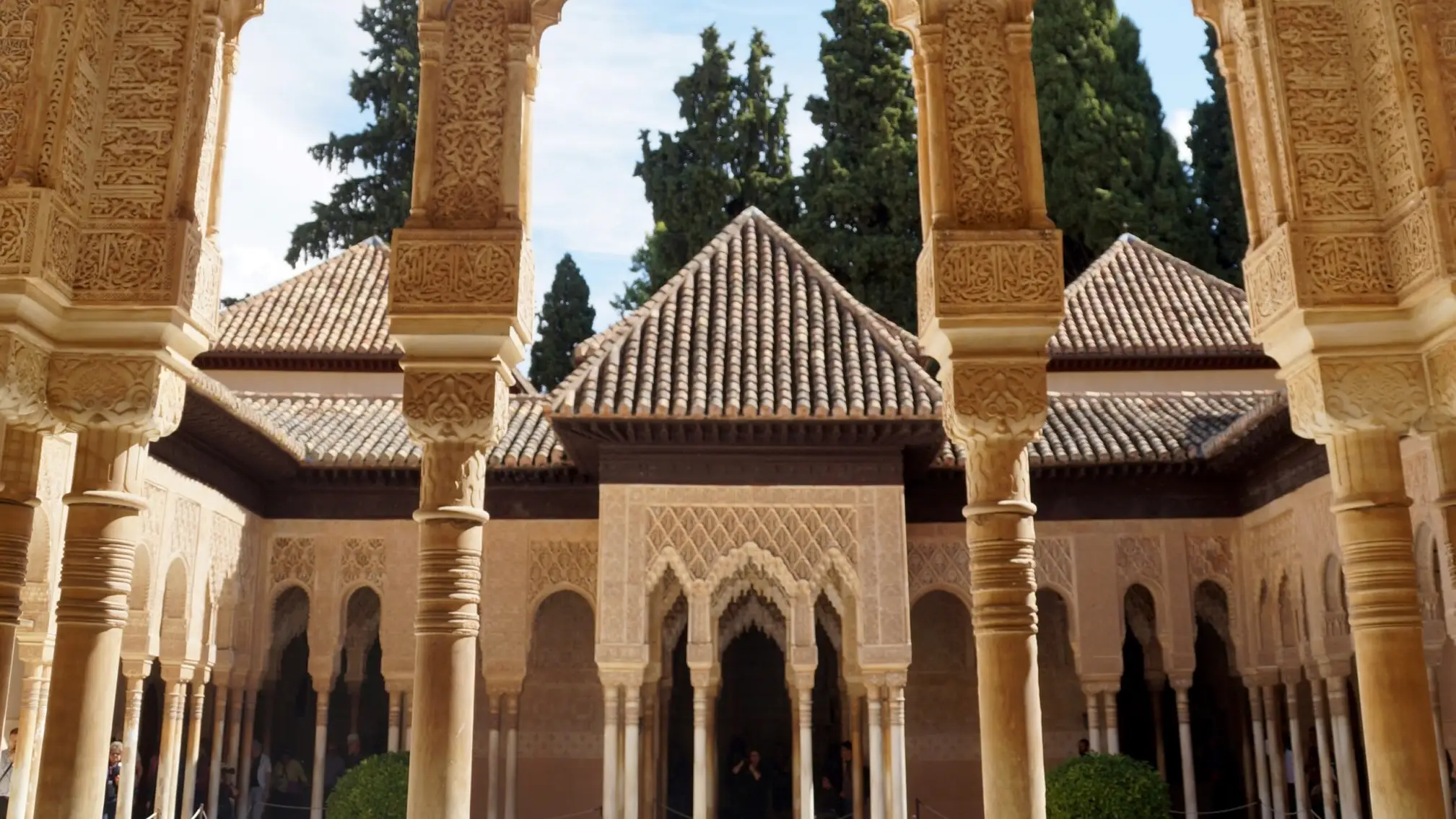 Identifican detalles desconocidos en los templetes del patio de los Leones en la Alhambra Identifican detalles desconocidos en los templetes del patio de los Leones en la Alhambra