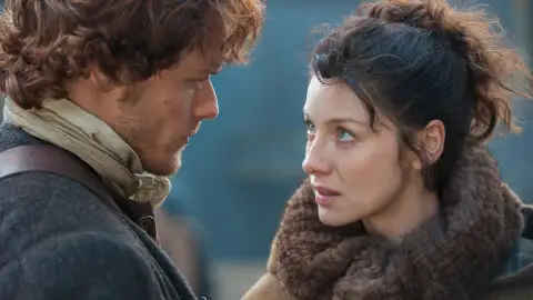 Sm Heughan y Caitriona Balfe como Claire y Jamie Fraser en 'Outlander' Sm Heughan y Caitriona Balfe como Claire y Jamie Fraser en 'Outlander'