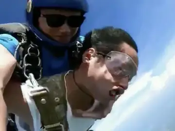 Momento del desmayo en pleno salto en paracaídas Momento del desmayo en pleno salto en paracaídas