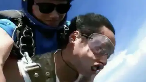 Momento del desmayo en pleno salto en paracaídas Momento del desmayo en pleno salto en paracaídas