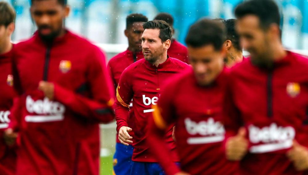 Leo Messi ejercitándose con el resto de sus compañeros