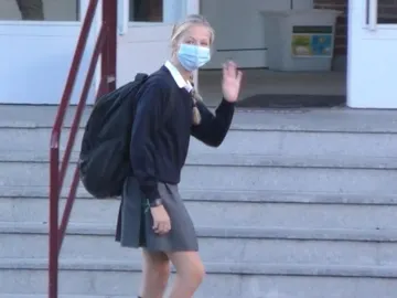 La princesa Leonor vuelve al colegio acompañada por el rey Felipe VI y con fuertes medidas de seguridad por el coronavirus La princesa Leonor vuelve al colegio acompañada por el rey Felipe VI y con fuertes medidas de seguridad por el coronavirus