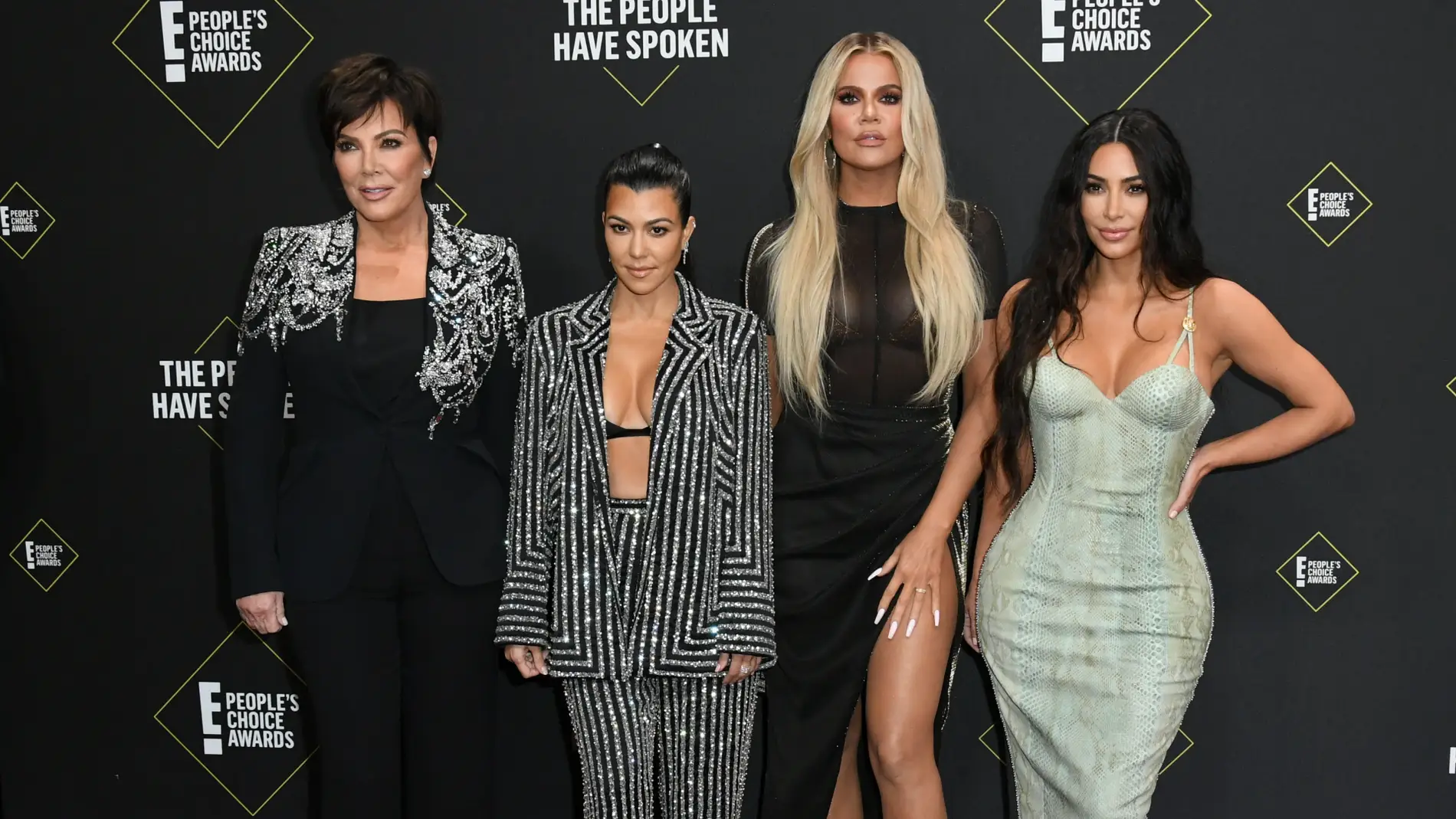Kris Jenner junto a sus hijas, las hermanas Kardashian