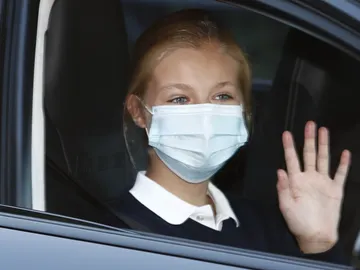 La princesa Leonor a su llegada al colegio La princesa Leonor a su llegada al colegio