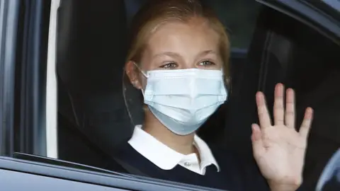 La princesa Leonor a su llegada al colegio La princesa Leonor a su llegada al colegio