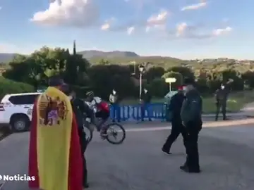 El ayuntamiento de Galapagar reclama una "respuesta firme" contra las manifestaciones ante el chalé de Pablo Iglesias e Irene Montero El ayuntamiento de Galapagar reclama una "respuesta firme" contra las manifestaciones ante el chalé de Pablo Iglesias e Irene Montero